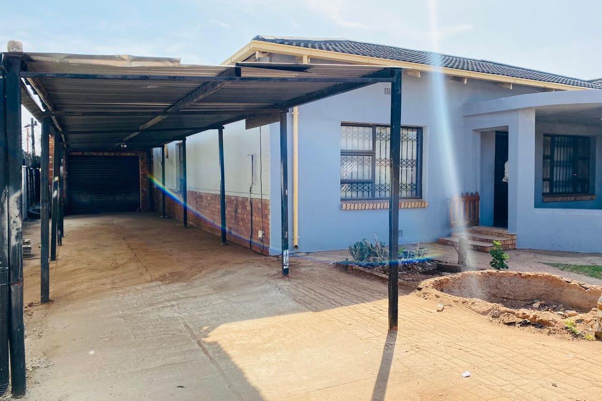 Renovated Family Home in Brenthurst - Photo 2