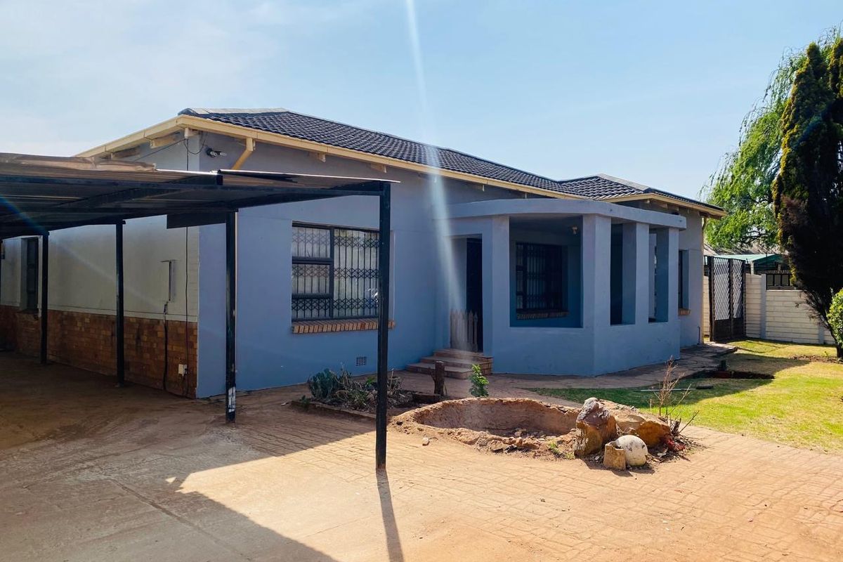 Renovated Family Home in Brenthurst - Photo 3