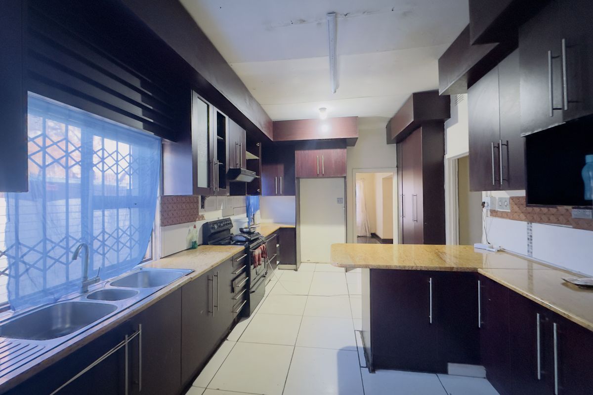 Renovated Family Home in Brenthurst - Photo 4