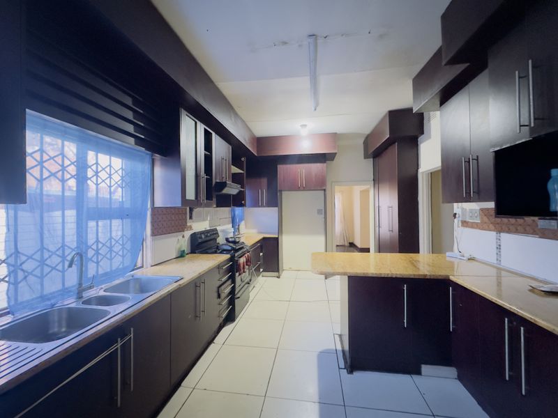 Renovated Family Home in Brenthurst - Photo 4