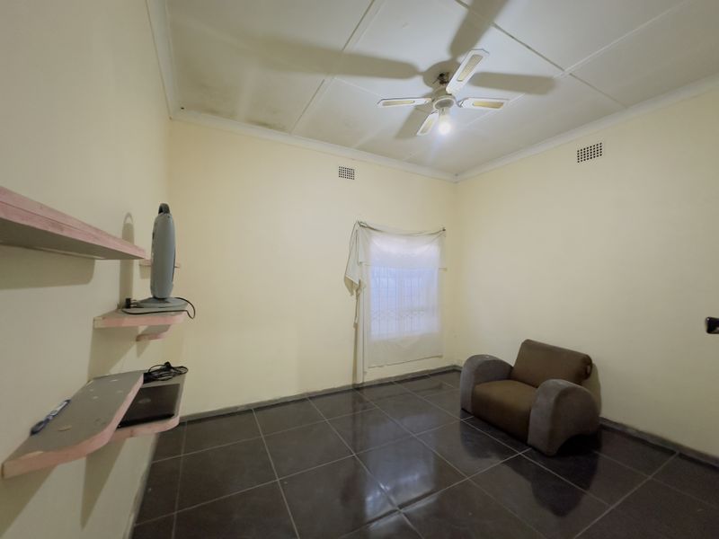 Renovated Family Home in Brenthurst - Photo 10