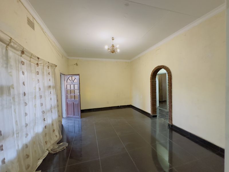 Renovated Family Home in Brenthurst - Photo 7