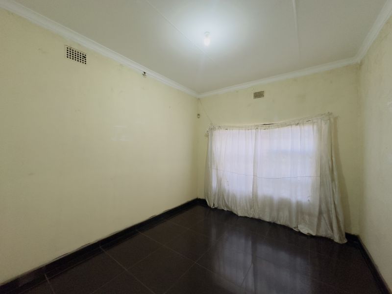 Renovated Family Home in Brenthurst - Photo 6