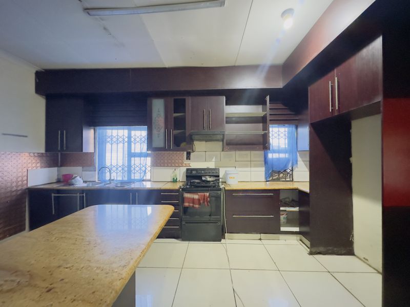 Renovated Family Home in Brenthurst - Photo 5