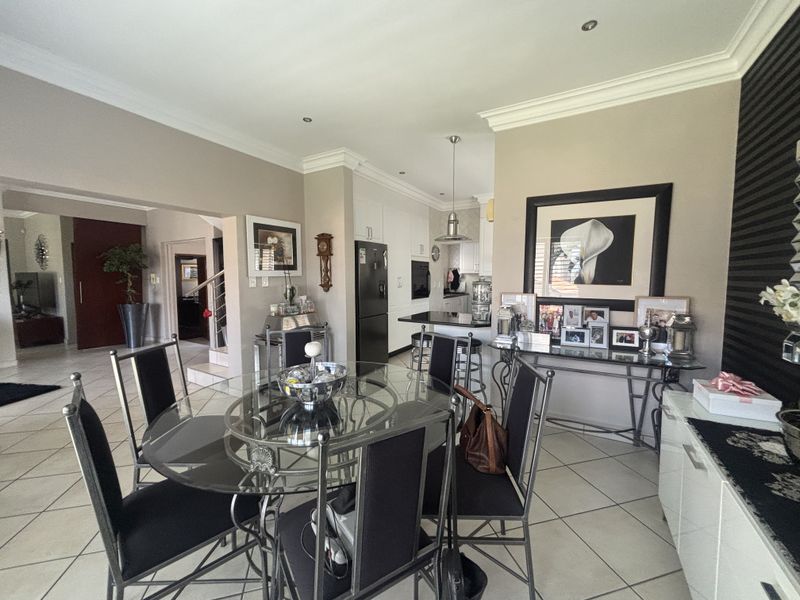 Stylish and Comfortable Living - Photo 7