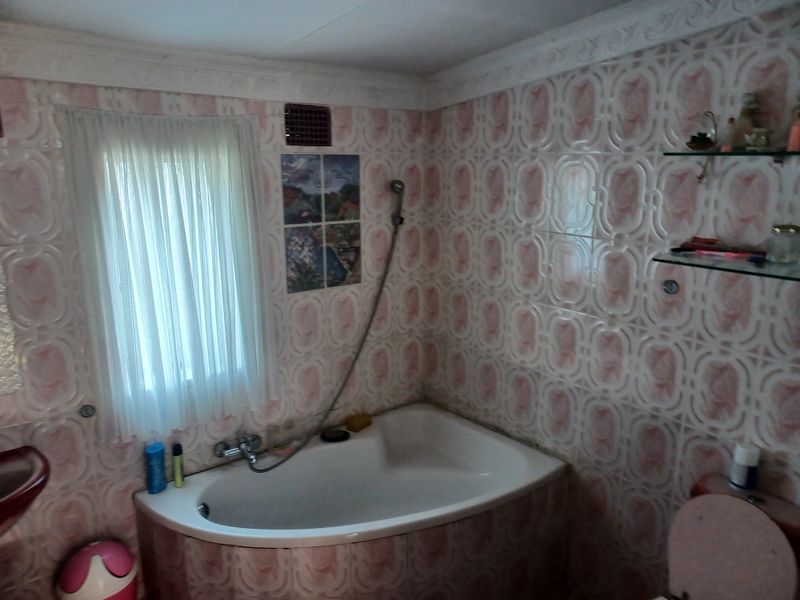 Newly renovated 4 bedroom home for sale in Lennoxton - Photo 5