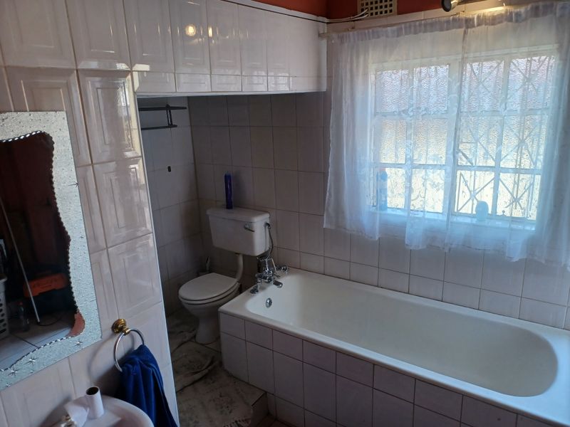 Newly renovated 4 bedroom home for sale in Lennoxton - Photo 10