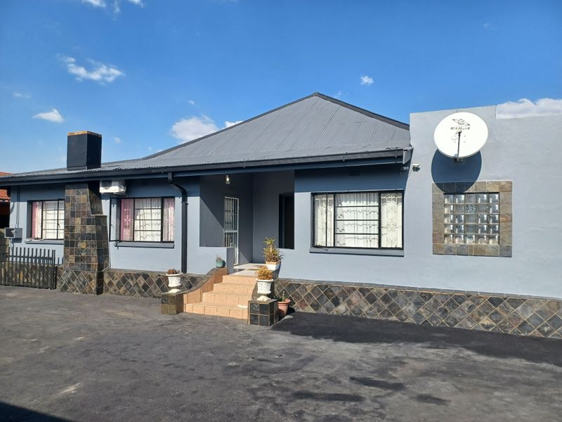 Newly renovated 4 bedroom home for sale in Lennoxton - Photo 1