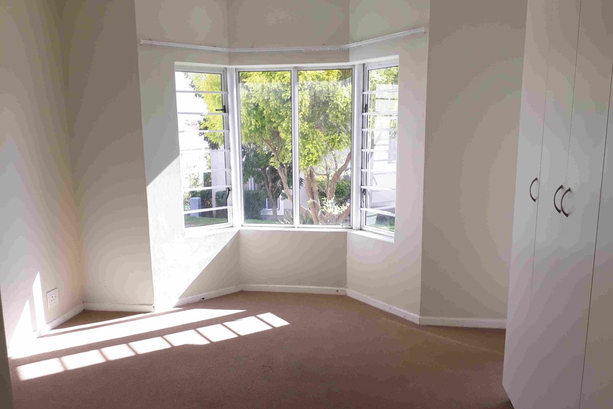 Beacon Bay - Lock up and go unit in Coralwood - Photo 5