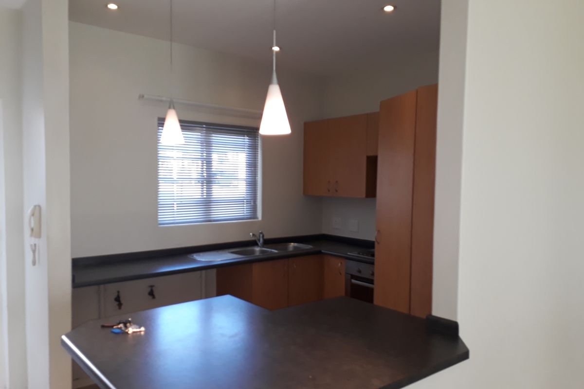 Beacon Bay - Lock up and go unit in Coralwood - Photo 3