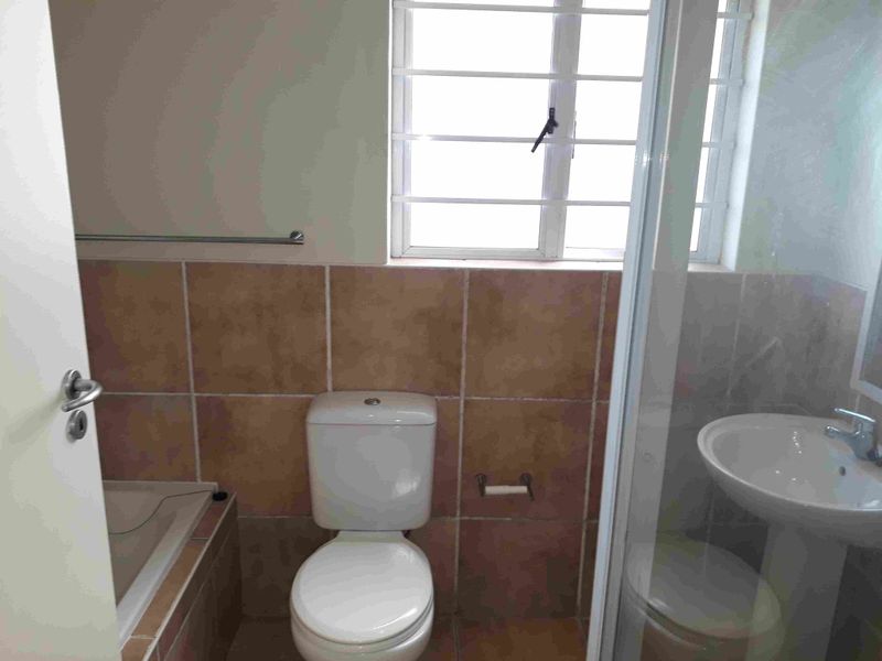 Beacon Bay - Lock up and go unit in Coralwood - Photo 8