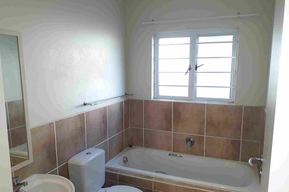 Beacon Bay - Lock up and go unit in Coralwood - Photo 4