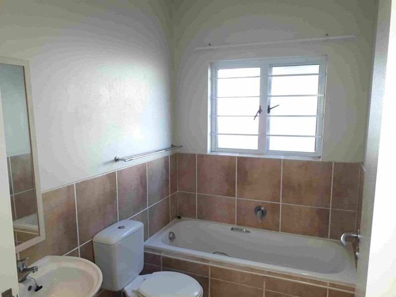 Beacon Bay - Lock up and go unit in Coralwood - Photo 4