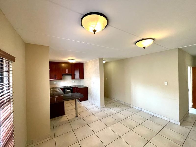 Two bedroom townhouse for sale in Secunda - Photo 4