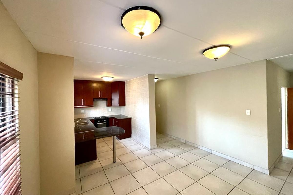 Two bedroom townhouse for sale in Secunda - Photo 4