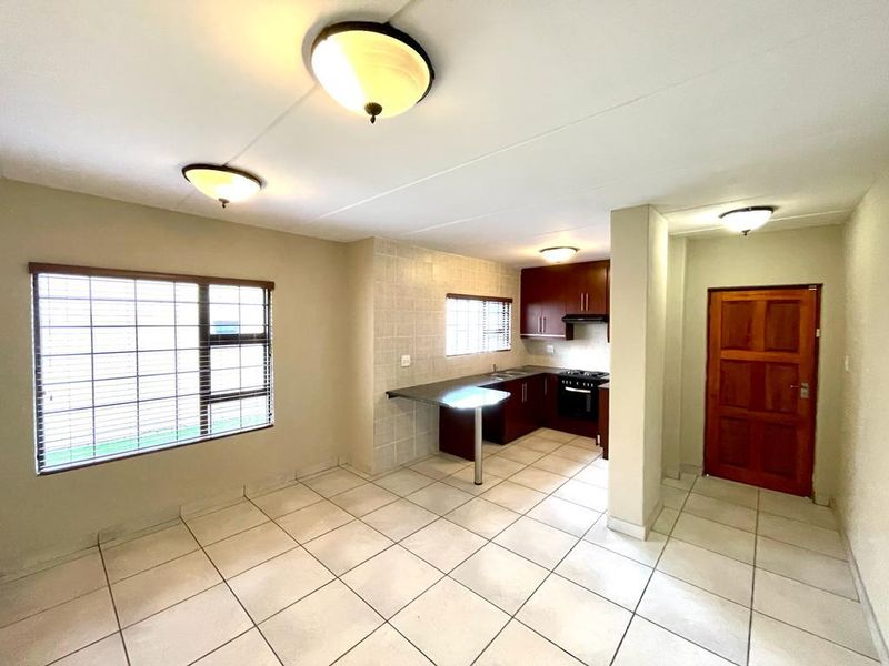 Two bedroom townhouse for sale in Secunda - Photo 5
