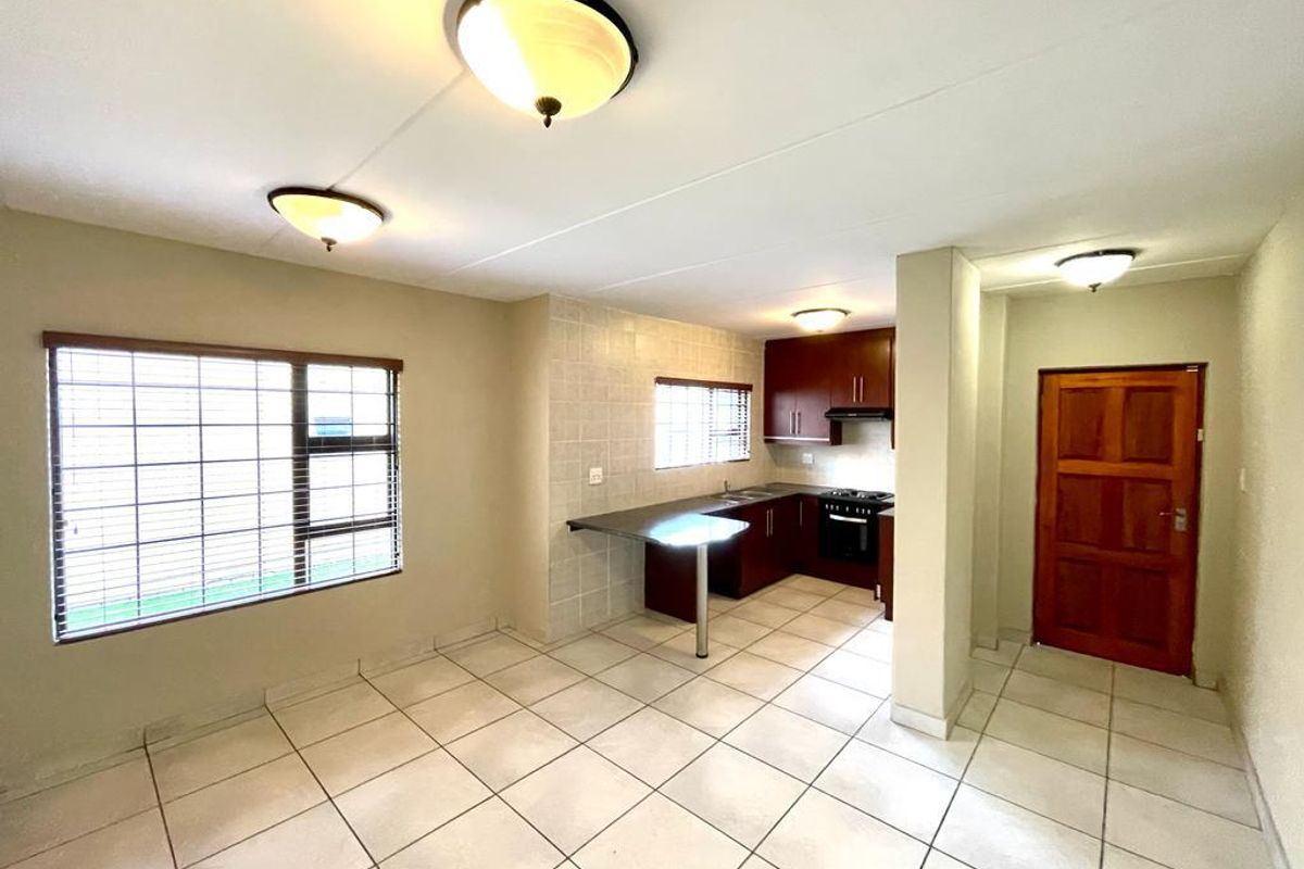 Two bedroom townhouse for sale in Secunda - Photo 5