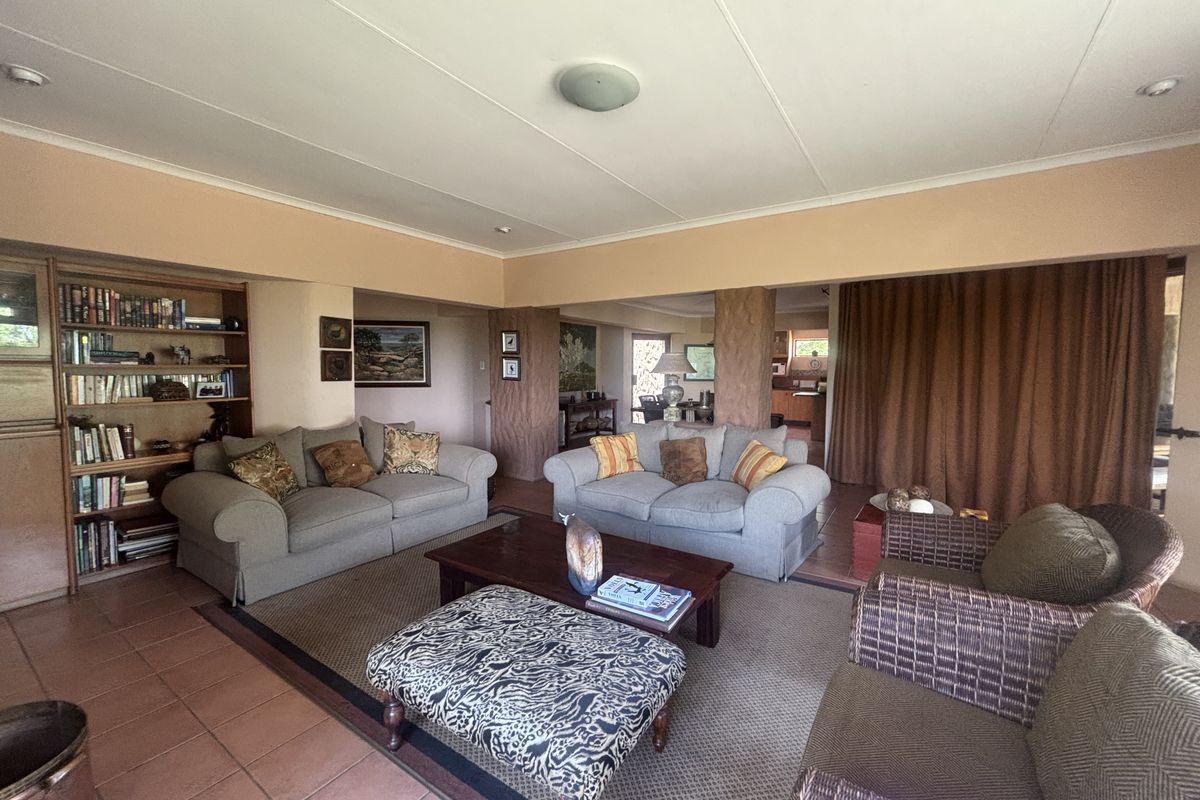 Rustic House for Sale on a Game Farm - Photo 5