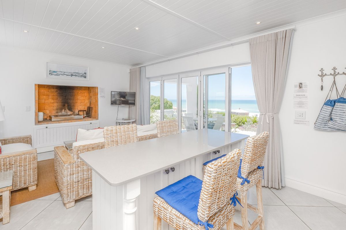 Exquisite Luxury Property with Unrivaled Sea Views - Photo 5