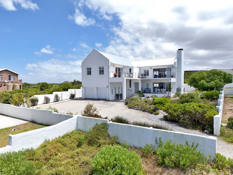 Exquisite Luxury Property with Unrivaled Sea Views - Photo 1