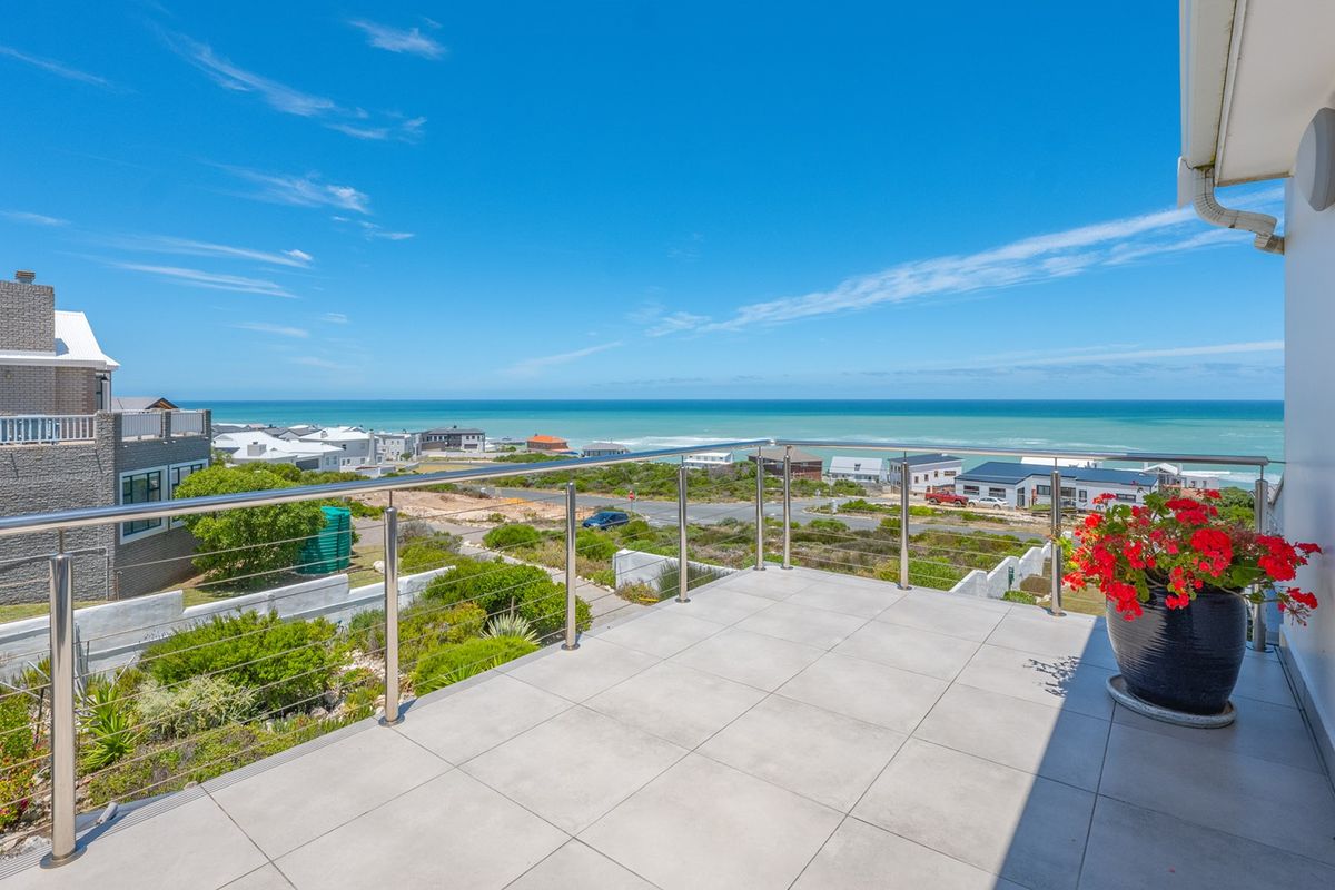 Exquisite Luxury Property with Unrivaled Sea Views - Photo 2