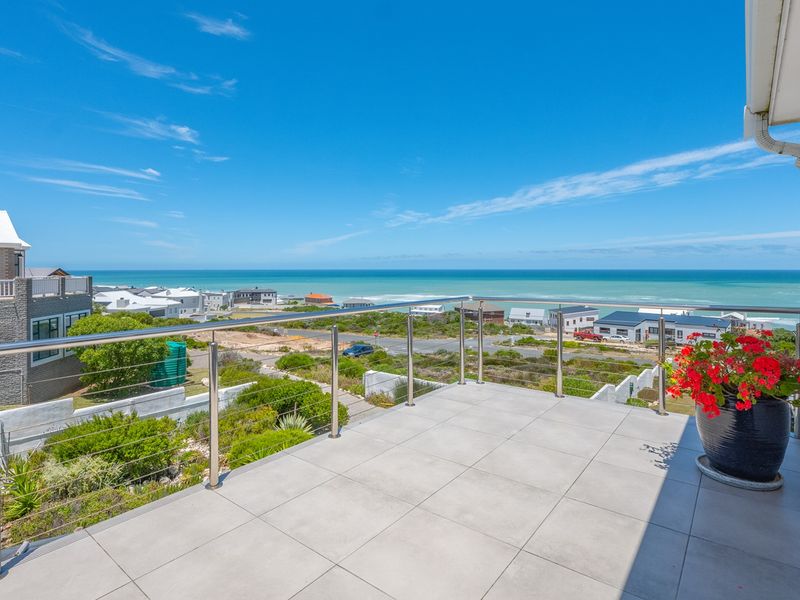 Exquisite Luxury Property with Unrivaled Sea Views - Photo 2