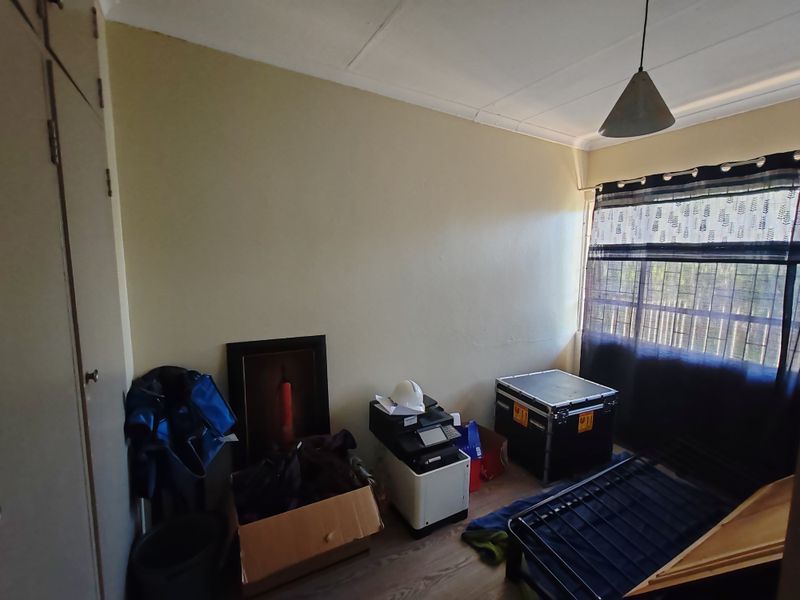 Modern Two-Bedroom Home with Prepaid Electricity - Photo 6