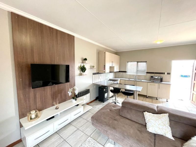 Neat as a pin three bedroom townhouse for sale in Trichardt - Photo 3