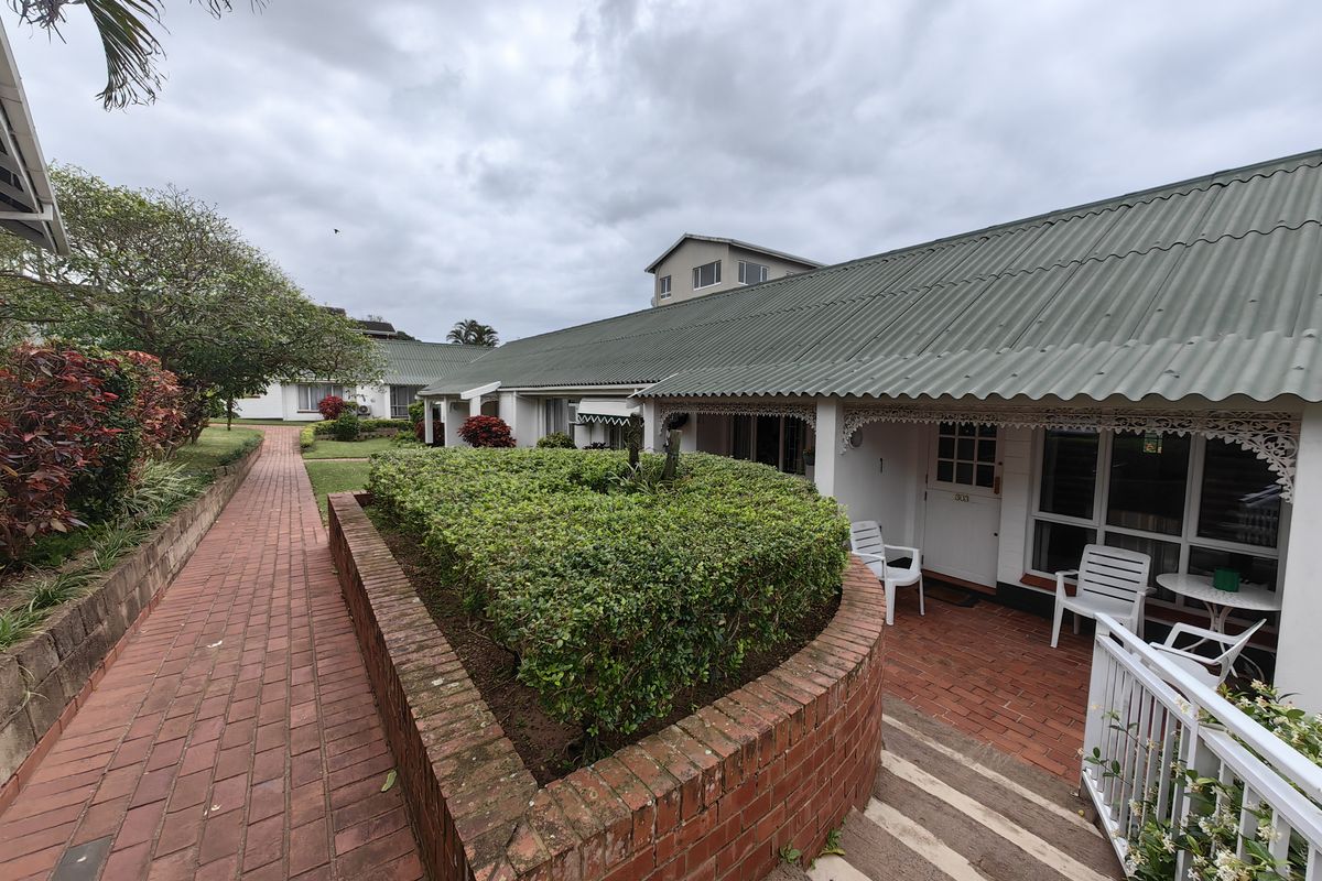 Quaint cottage in central Retirement complex - Photo 3