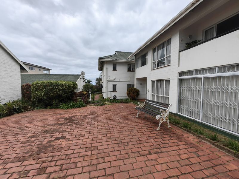 Quaint cottage in central Retirement complex - Photo 10