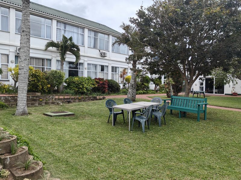 Quaint cottage in central Retirement complex - Photo 9