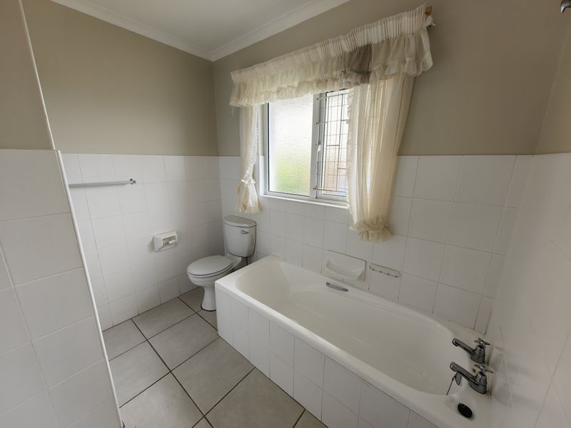 Quaint cottage in central Retirement complex - Photo 8