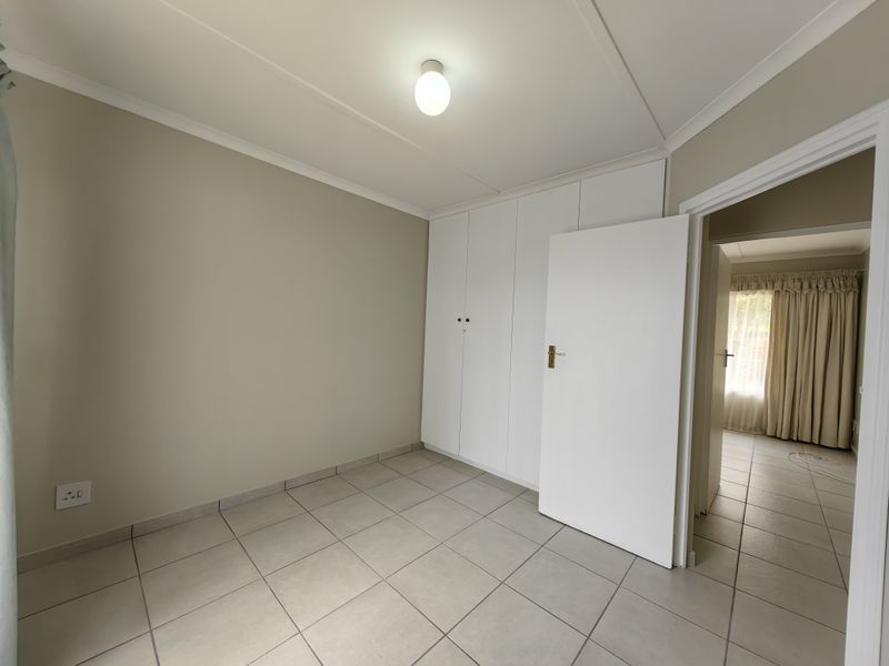 Quaint cottage in central Retirement complex - Photo 6