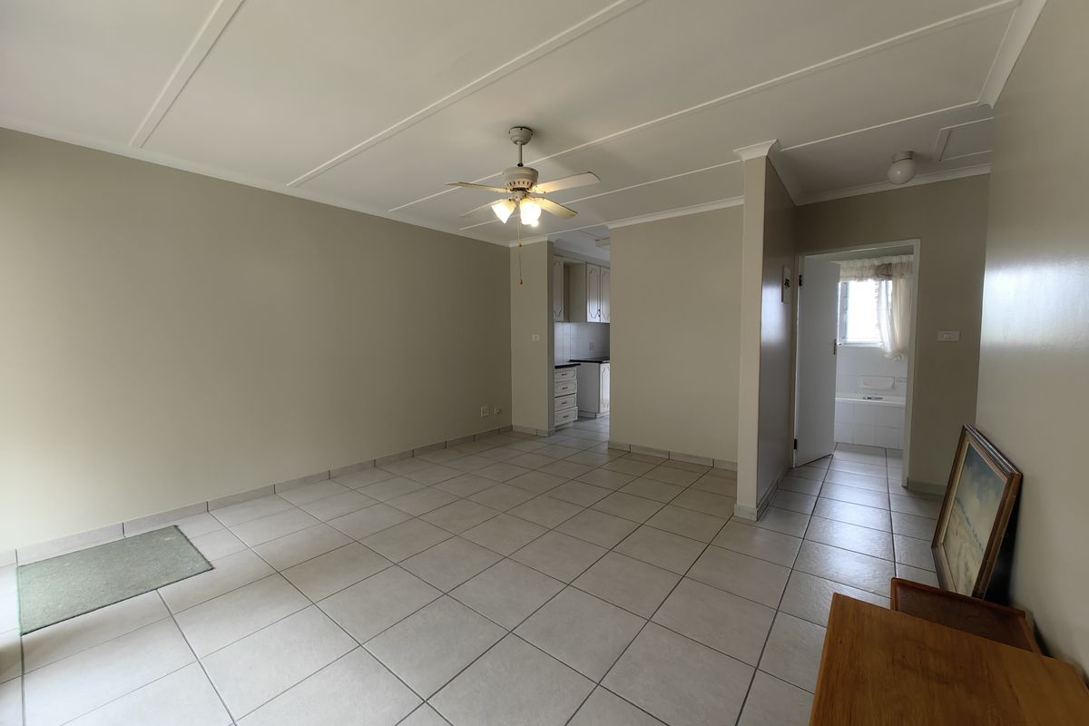 Quaint cottage in central Retirement complex - Photo 5