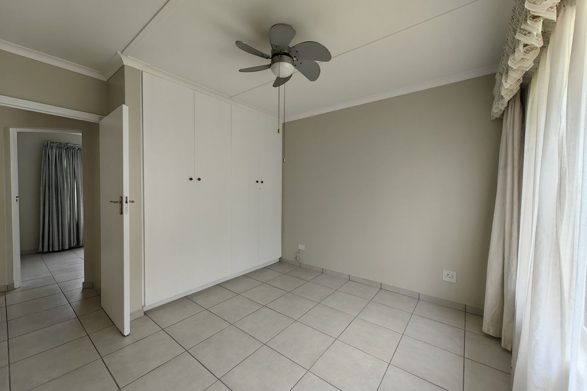 Quaint cottage in central Retirement complex - Photo 4