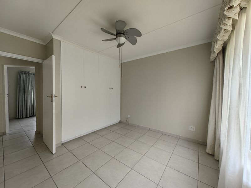 Quaint cottage in central Retirement complex - Photo 4