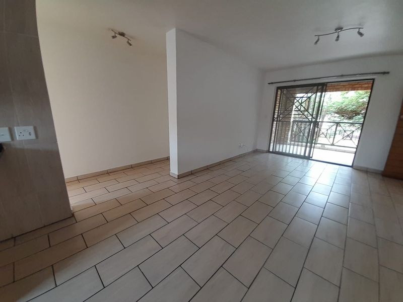 Modern 3 Bedrooms 2 Bathrooms - Prime location in Honeydew - Photo 9