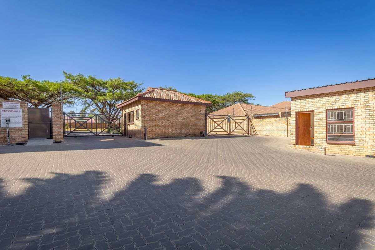 Modern 3 Bedrooms 2 Bathrooms - Prime location in Honeydew - Photo 2