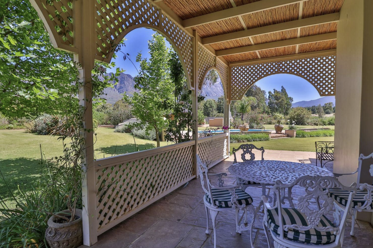 Sublime Gentleman’s Country Estate: Magnificent Luxury Lifestyle Farm - Photo 4