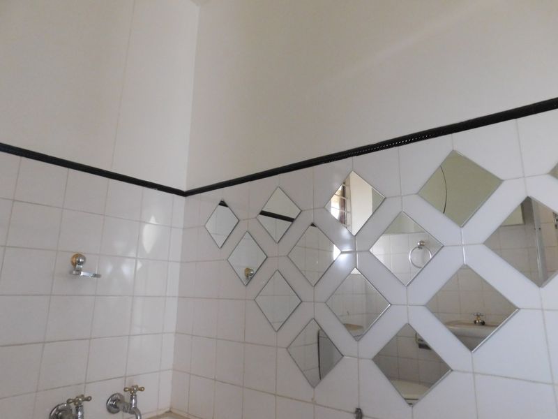 Newly Renovated in Kilner Park. - Photo 8