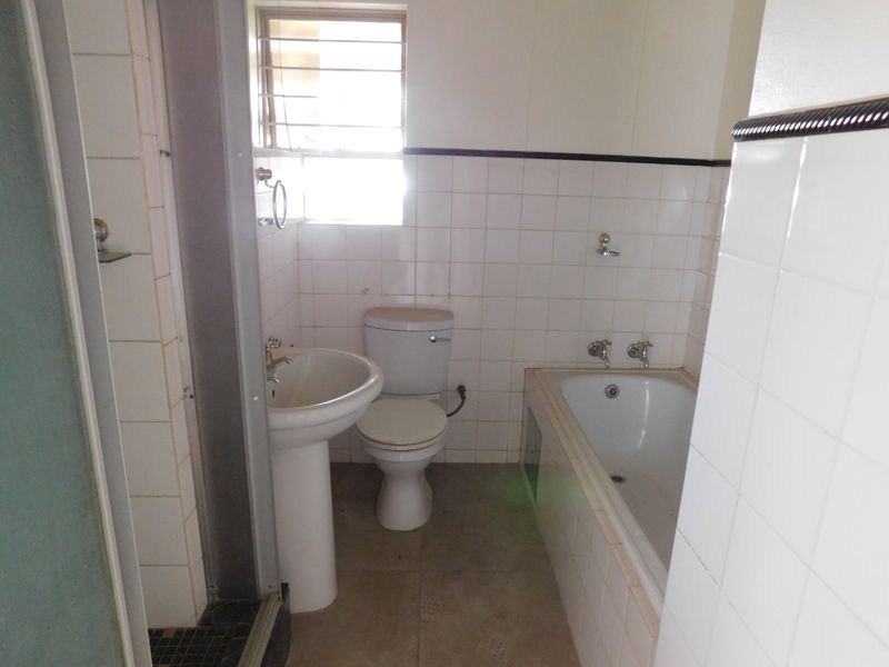 Newly Renovated in Kilner Park. - Photo 6