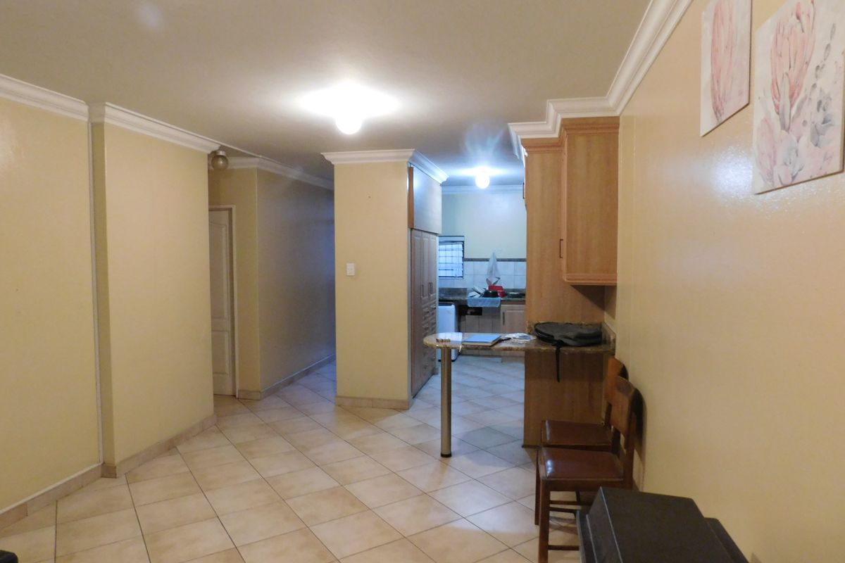 Newly Renovated in Kilner Park. - Photo 3