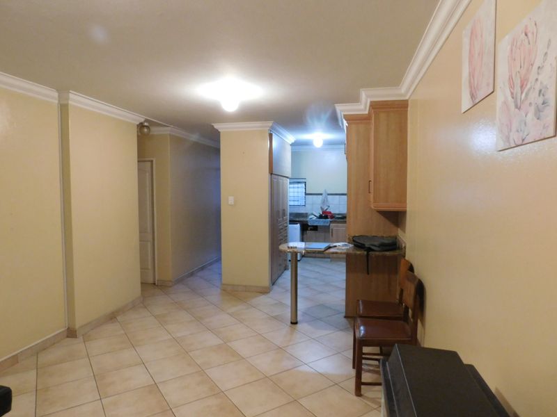 Newly Renovated in Kilner Park. - Photo 3