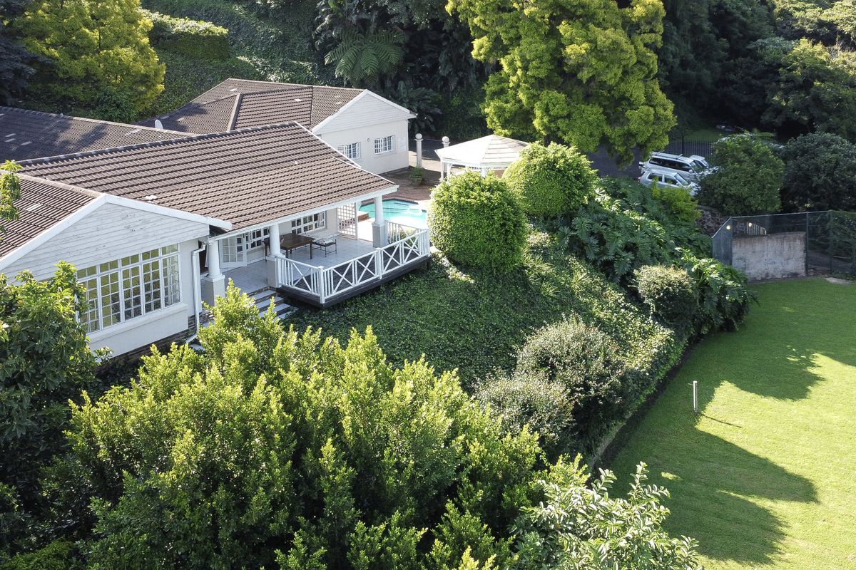 Elegant home with 4 income generating flatlets - Photo 4