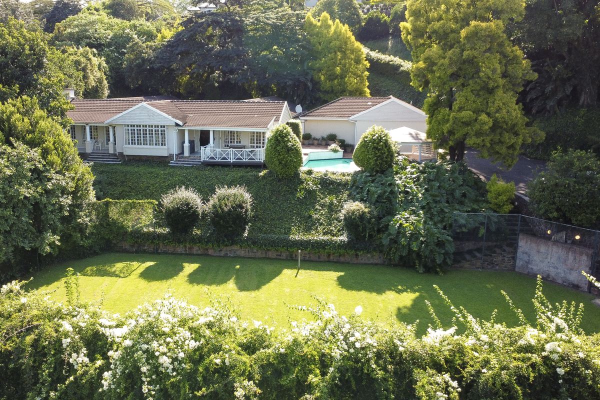 Elegant home with 4 income generating flatlets - Photo 3