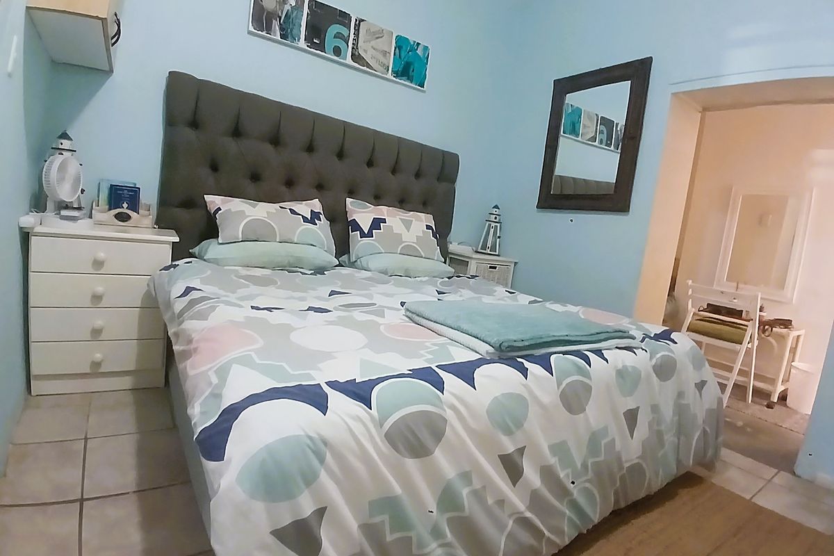 Charming Beachside Apartment in Stilbaai East - Photo 4