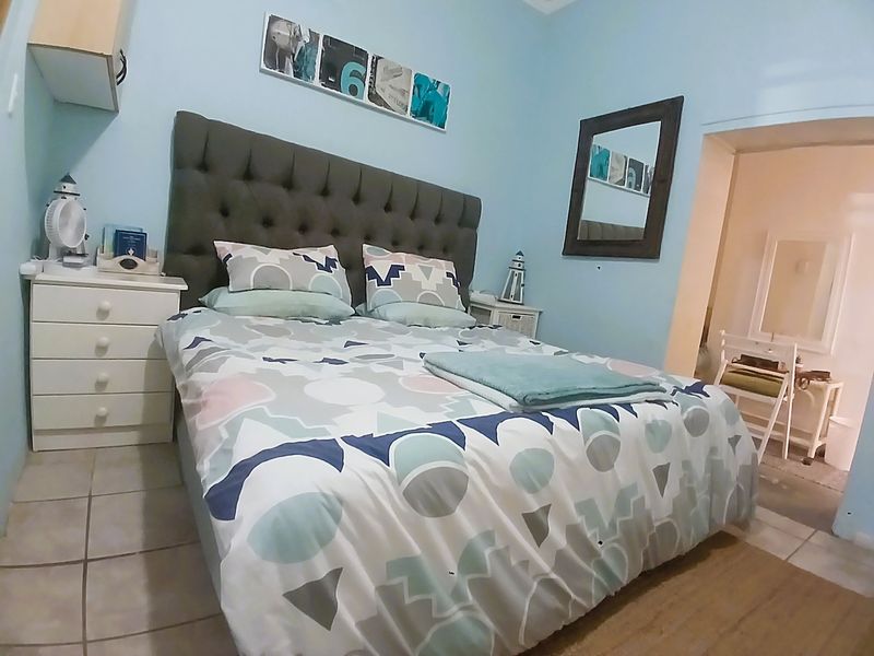 Charming Beachside Apartment in Stilbaai East - Photo 4