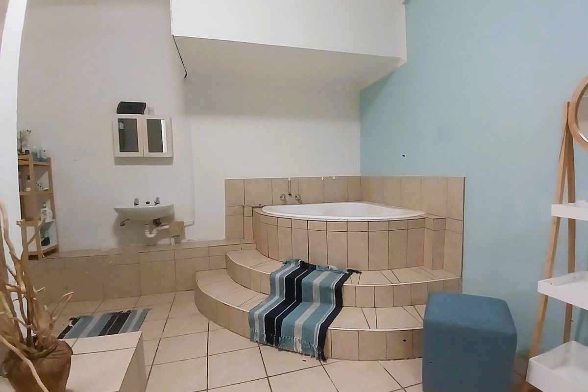 Charming Beachside Apartment in Stilbaai East - Photo 5