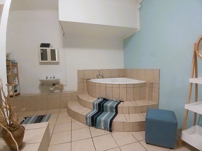 Charming Beachside Apartment in Stilbaai East - Photo 5