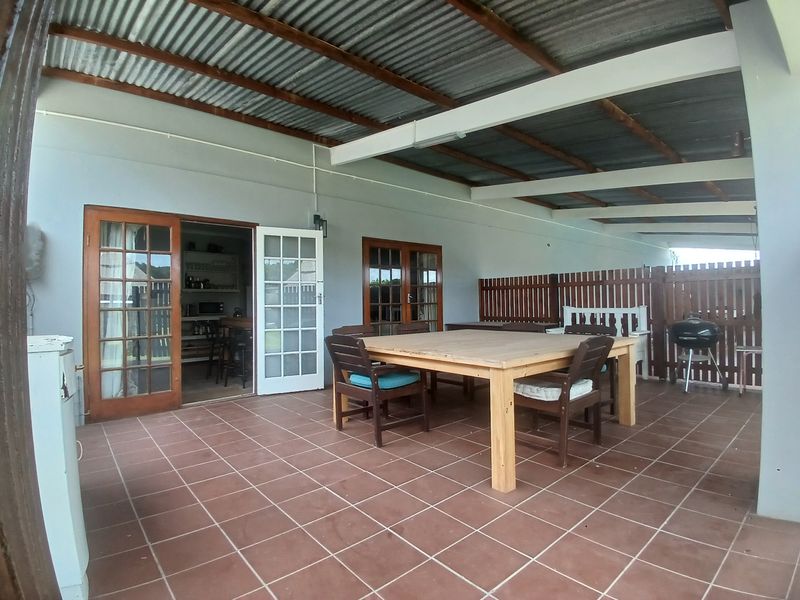 Charming Beachside Apartment in Stilbaai East - Photo 8